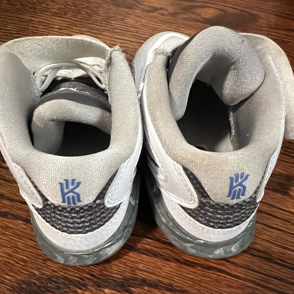 EUC Nike Toddler white Kyrie sneakers size 10C - Picture 3 of 4